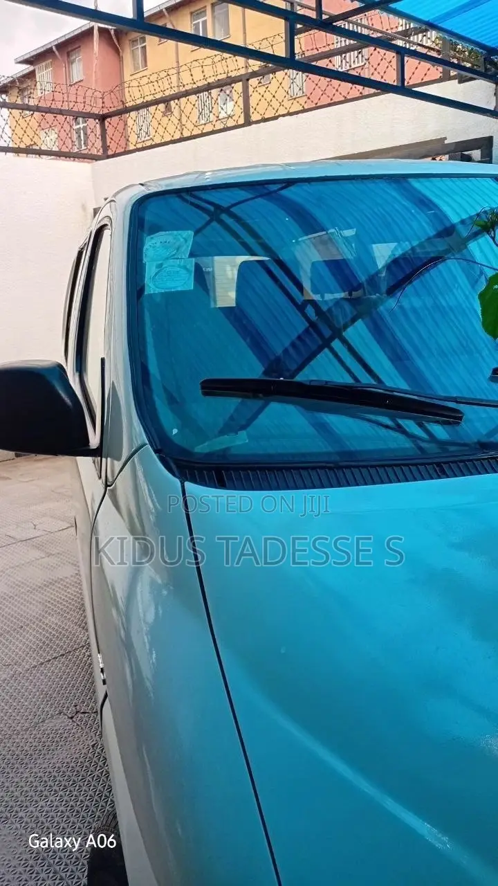 Toyota HiAce 2006 White