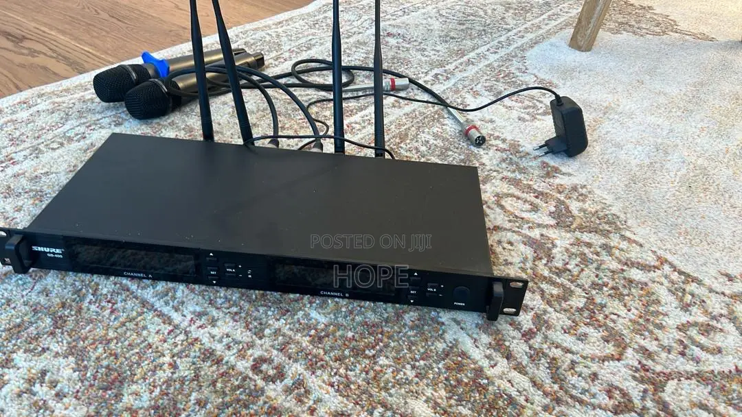  Shure Qd-400 Dual Wireless Microphone System