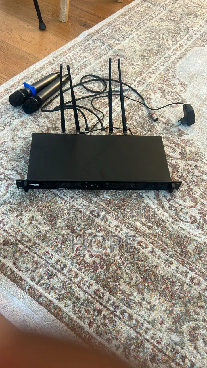  Shure Qd-400 Dual Wireless Microphone System
