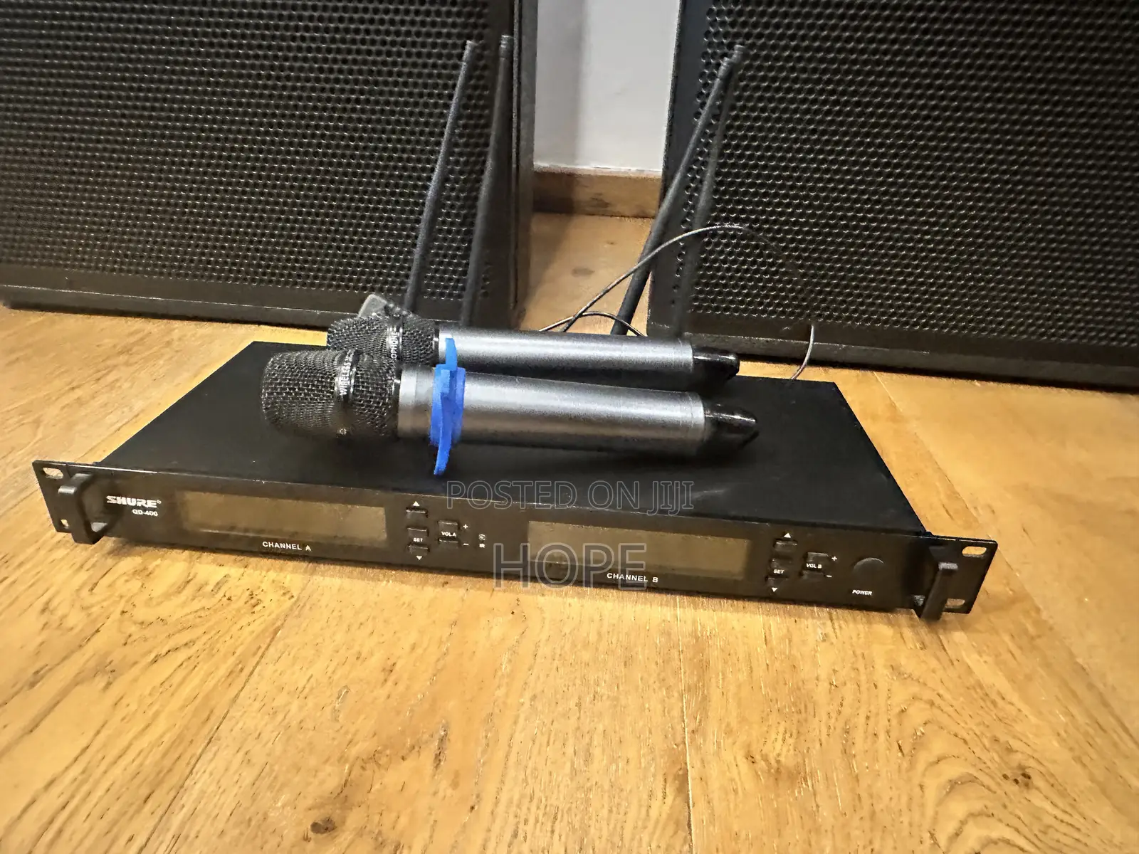  Shure Qd-400 Dual Wireless Microphone System