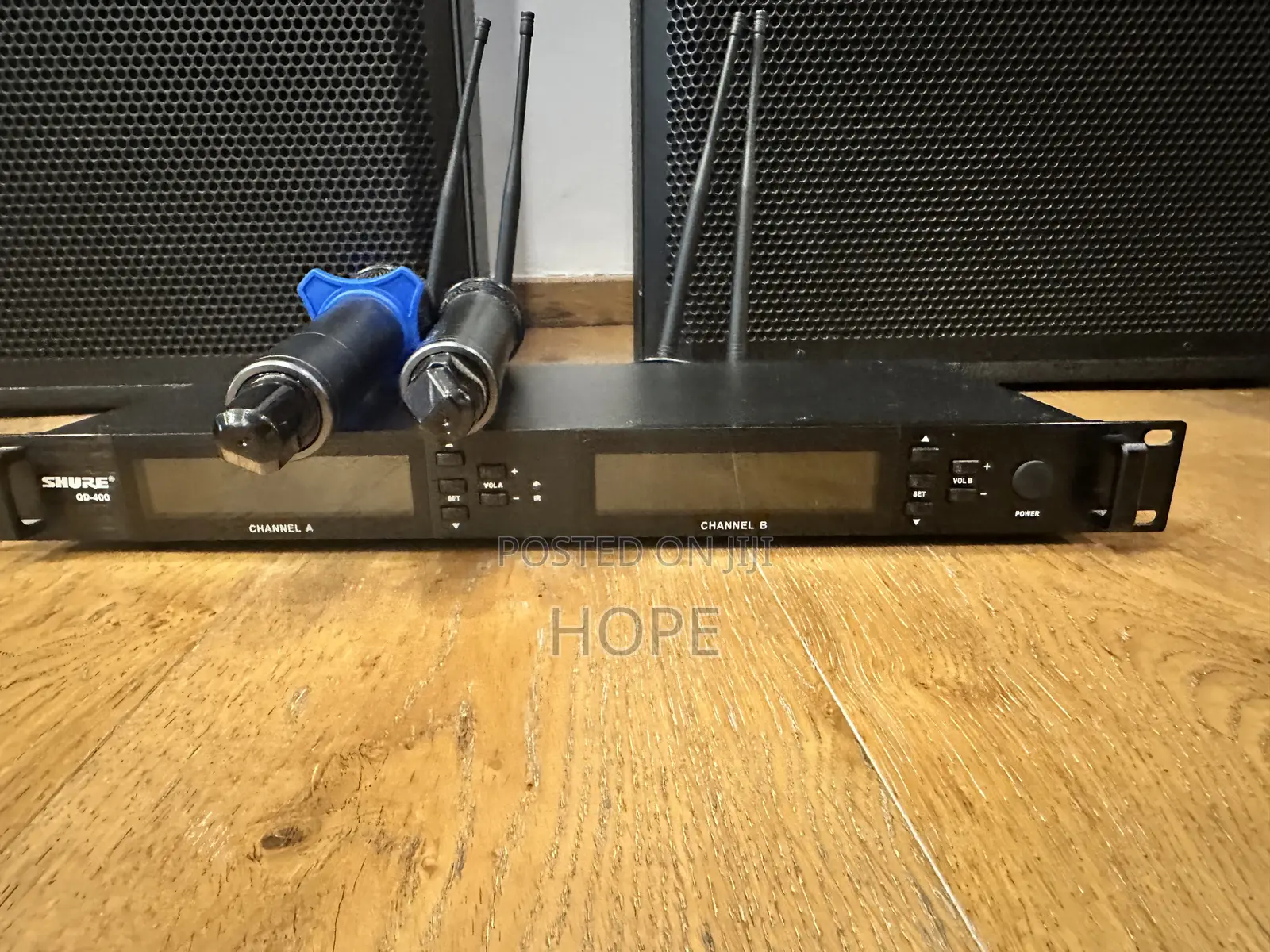  Shure Qd-400 Dual Wireless Microphone System