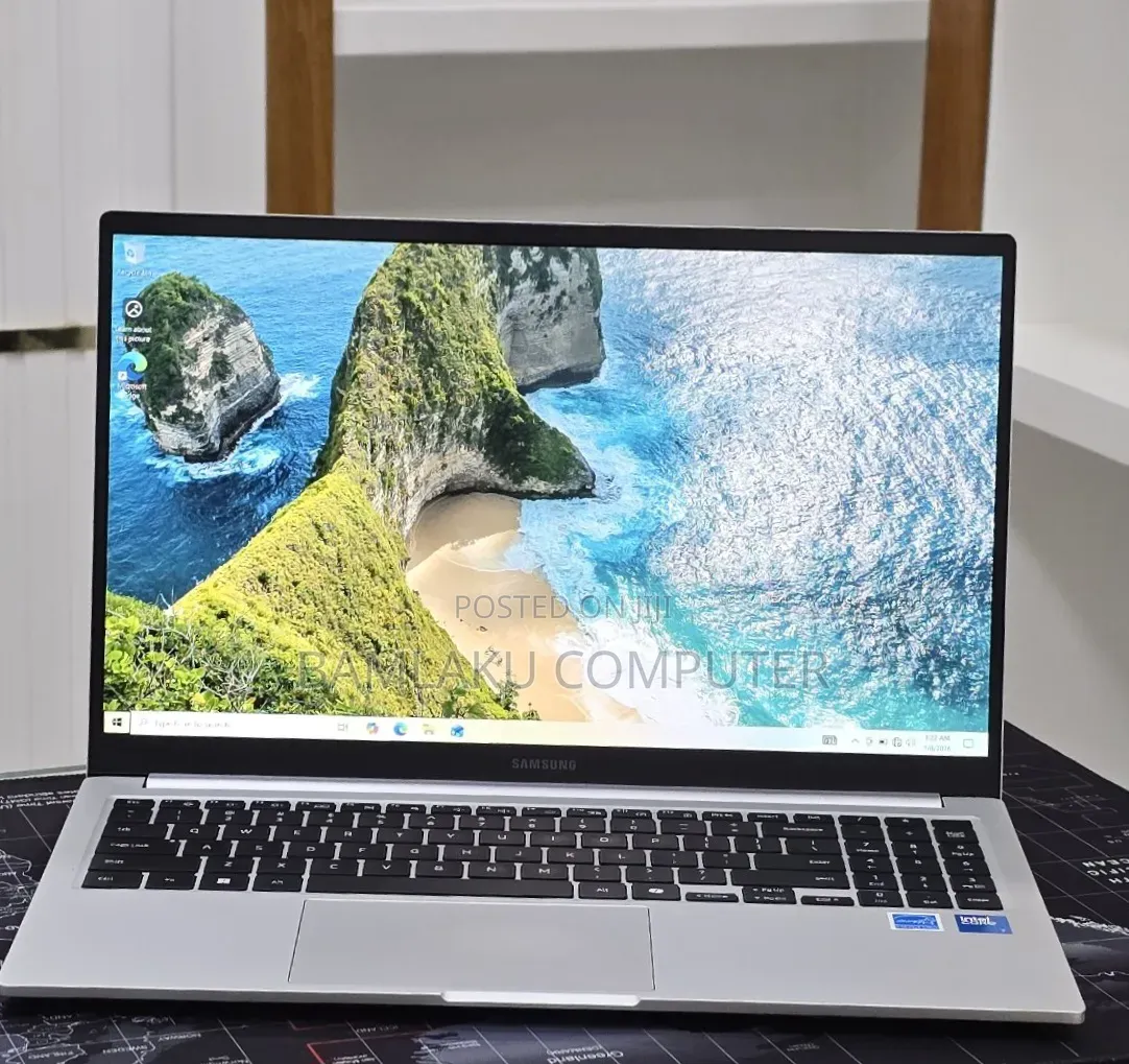 New Laptop Samsung Galaxy Book4 16GB Intel Core 7 SSD 512GB