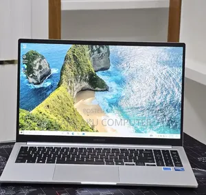New Laptop Samsung Galaxy Book4 16GB Intel Core 7 SSD 512GB