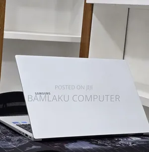 New Laptop Samsung Galaxy Book4 16GB Intel Core 7 SSD 512GB