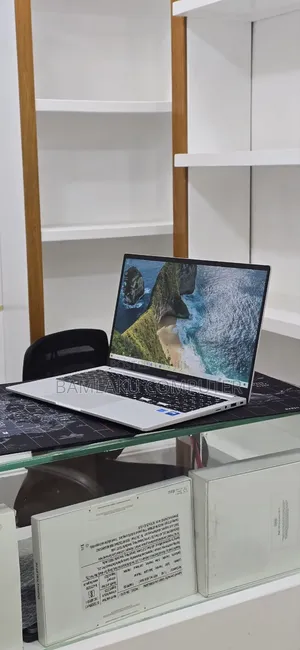 New Laptop Samsung Galaxy Book4 16GB Intel Core 7 SSD 512GB