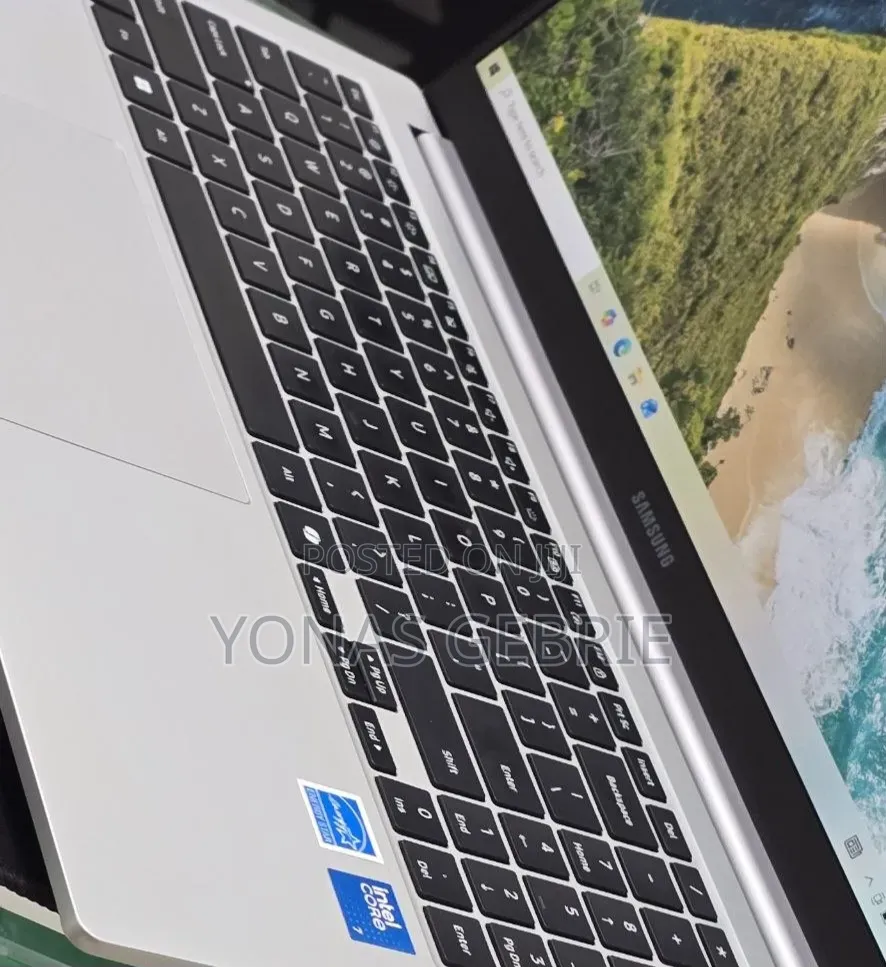 New Laptop Samsung 16GB Intel Core 7 SSD 512GB