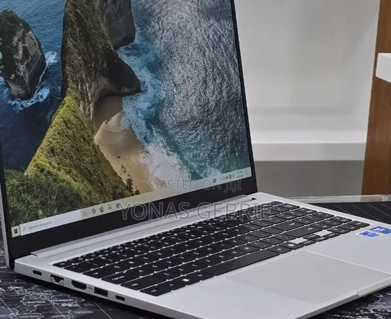 New Laptop Samsung 16GB Intel Core 7 SSD 512GB