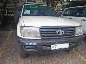 Toyota Land Cruiser HDJ 100 2001 White