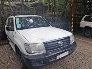 Toyota Land Cruiser HDJ 100 2001 White