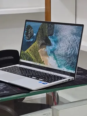 New Laptop Samsung Galaxy Book4 16GB Intel Core i7 SSD 512GB