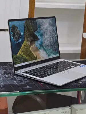 New Laptop Samsung Galaxy Book4 16GB Intel Core i7 SSD 512GB