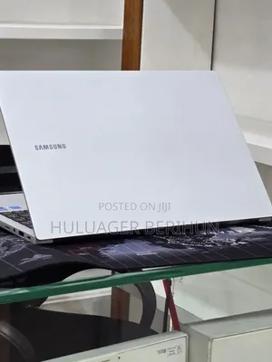 New Laptop Samsung Galaxy Book4 16GB Intel Core i7 SSD 512GB