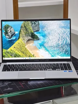 New Laptop Samsung Galaxy Book4 16GB Intel Core i7 SSD 512GB