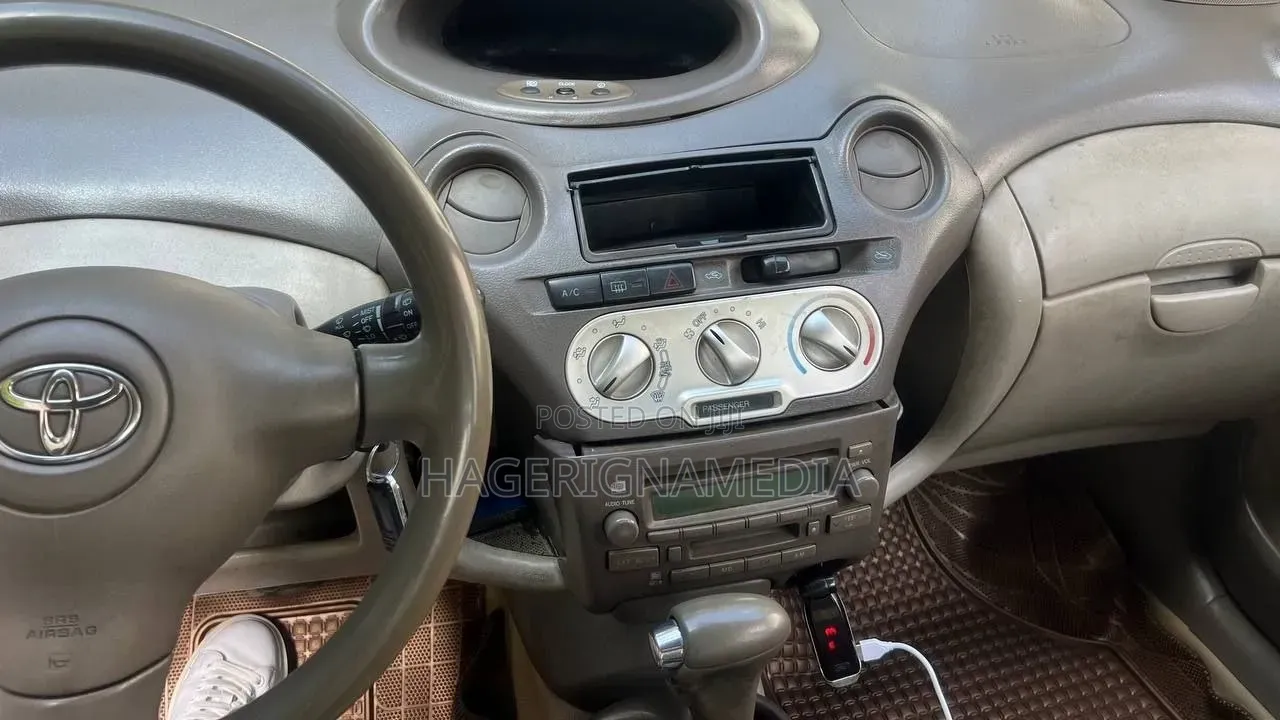 Toyota Platz 2005 Silver