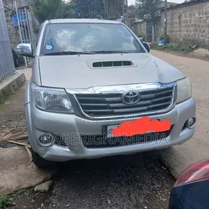Toyota Hilux 2012 Silver
