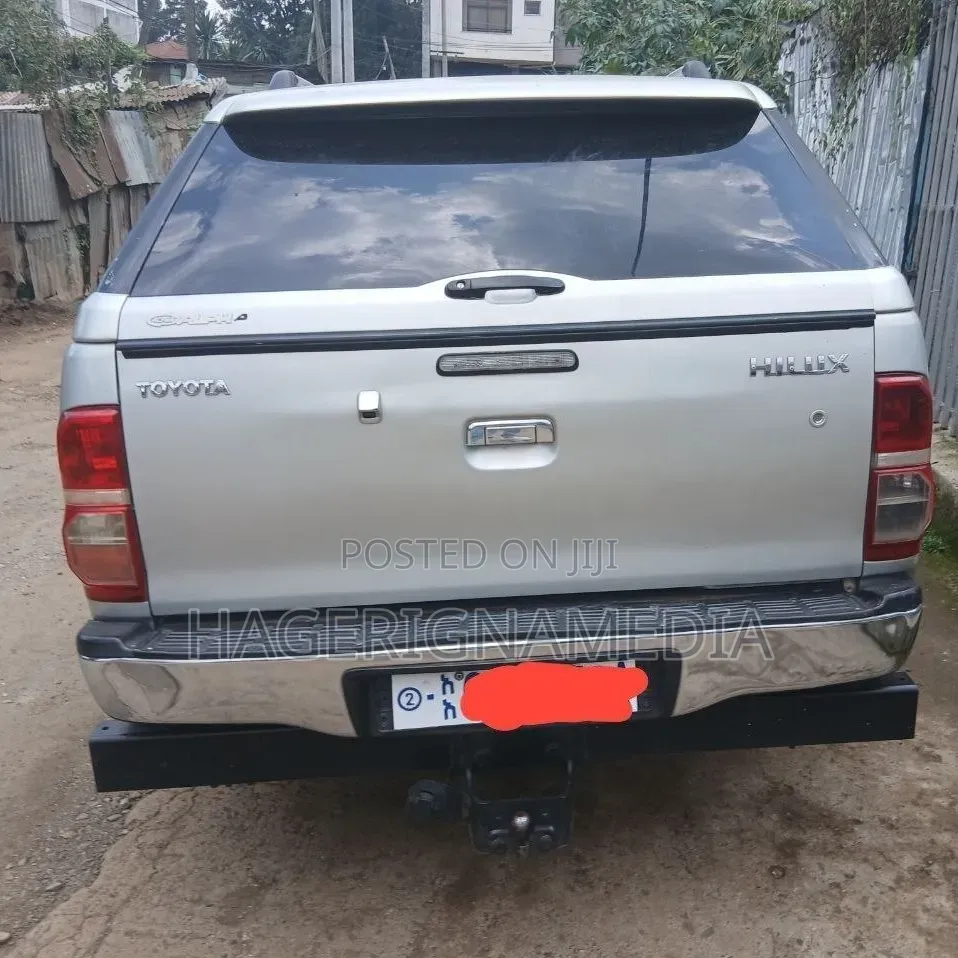 Toyota Hilux 2012 Silver