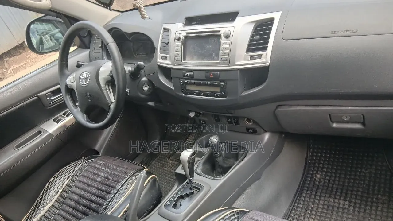 Toyota Hilux 2012 Silver