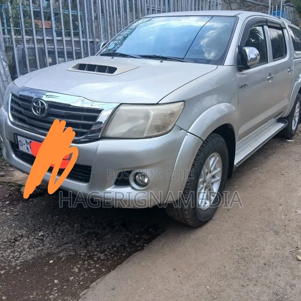 Toyota Hilux 2012 Silver