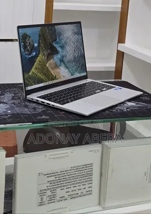 New Laptop Samsung Galaxy Book4 16GB Intel Core 7 SSD 16 GB