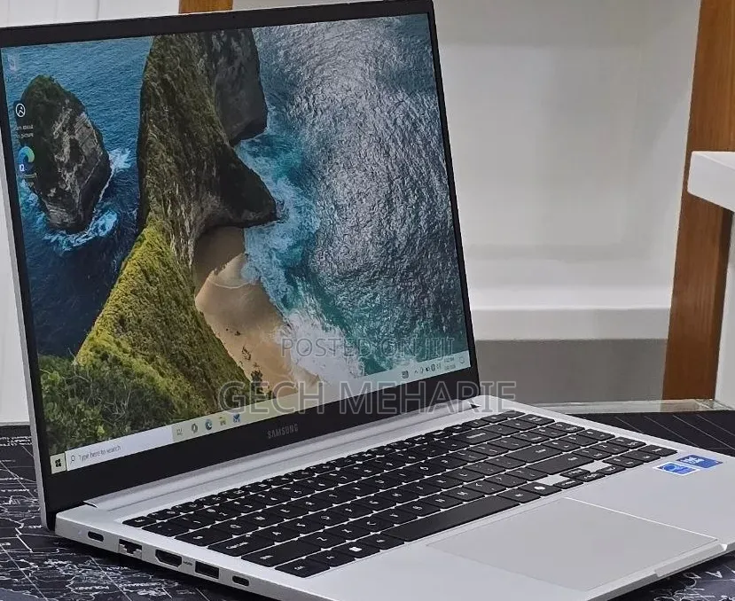 New Laptop Samsung Galaxy Book4 16GB Intel Core Ultra 7 SSD 512GB