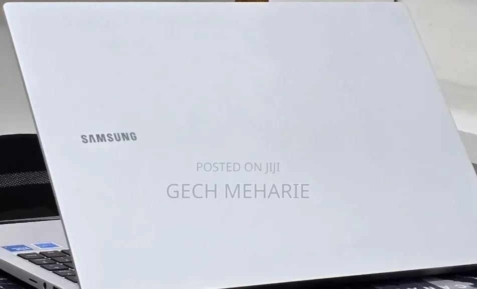 New Laptop Samsung Galaxy Book4 16GB Intel Core Ultra 7 SSD 512GB