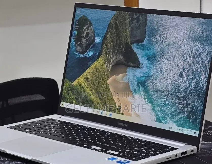 New Laptop Samsung Galaxy Book4 16GB Intel Core Ultra 7 SSD 512GB