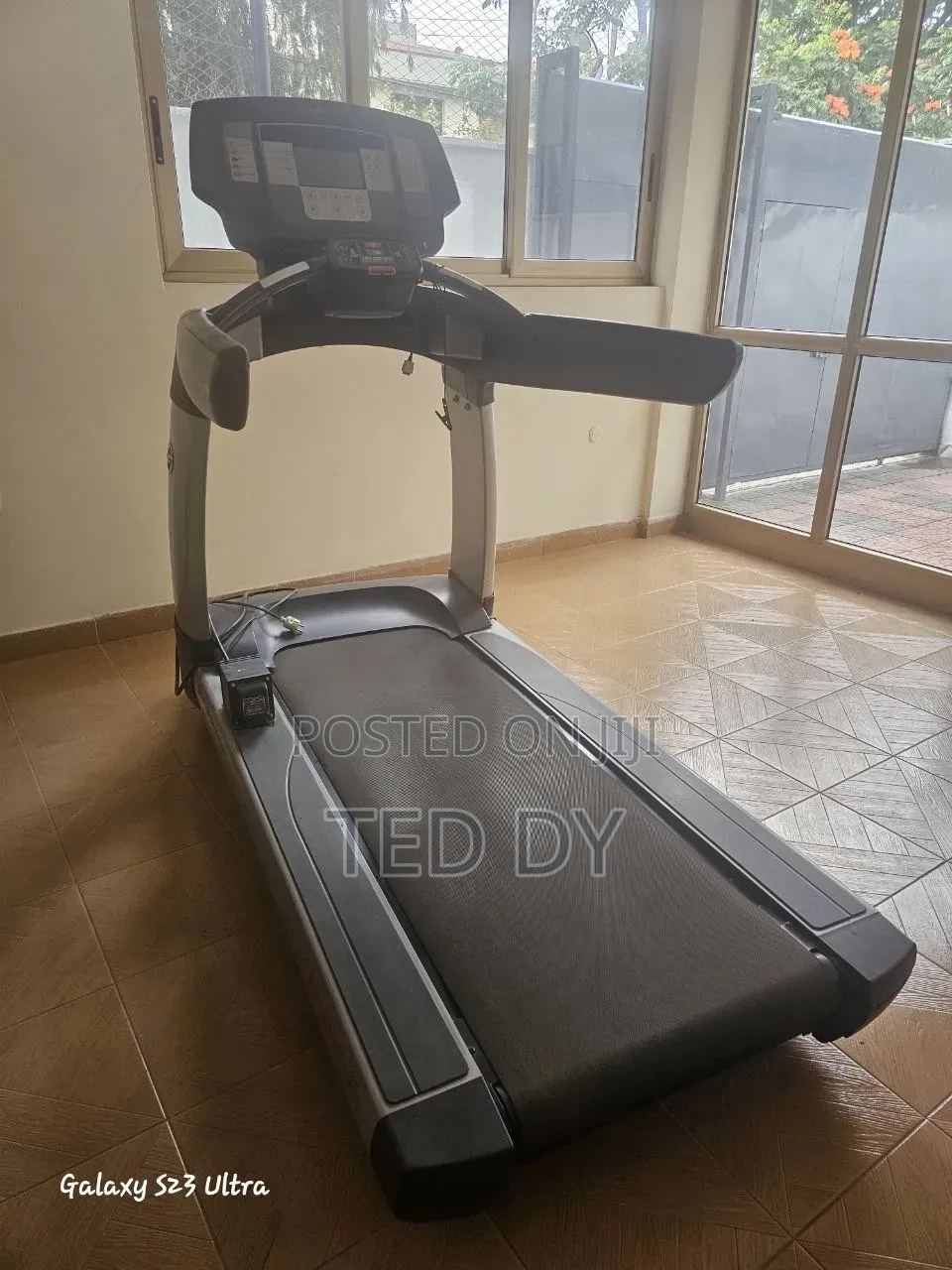 Life Fitness Treadmill