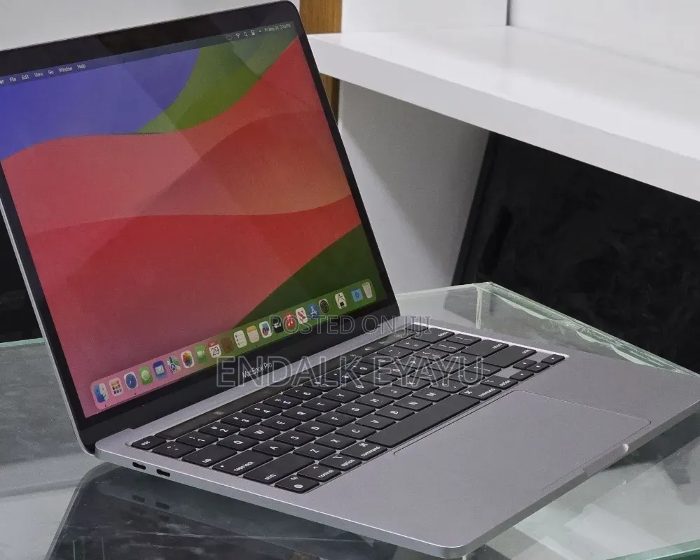 New Laptop Apple MacBook Pro 2020 M1 8GB Apple M1 Pro SSD 512GB