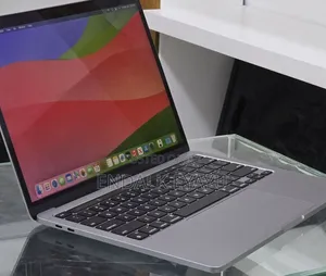 New Laptop Apple MacBook Pro 2020 M1 8GB Apple M1 Pro SSD 512GB