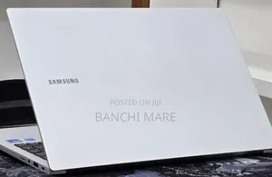 New Laptop Samsung Galaxy Book4 16GB Intel Core i7 SSD 512GB