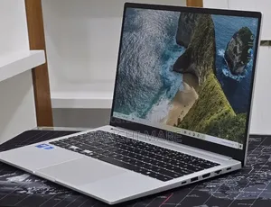 New Laptop Samsung Galaxy Book4 16GB Intel Core i7 SSD 512GB