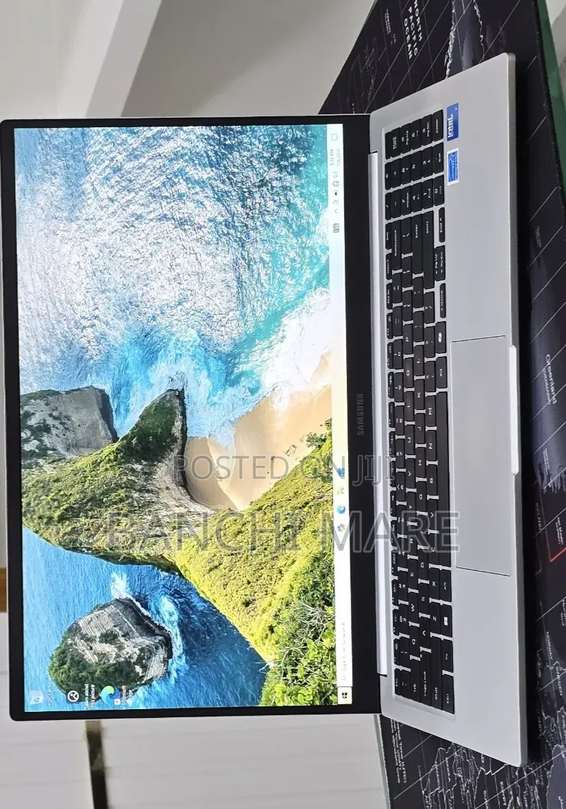 New Laptop Samsung Galaxy Book4 16GB Intel Core i7 SSD 512GB