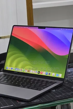 New Laptop Apple MacBook Pro 2023 M3 8GB Apple M3 Pro SSD 512GB