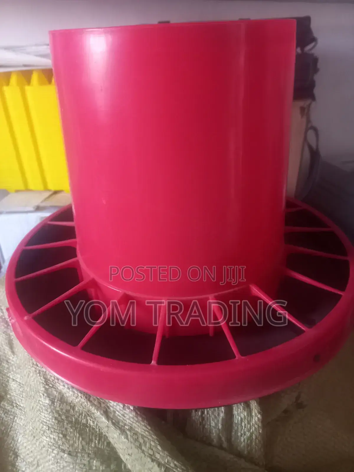 Feeder for Polutery