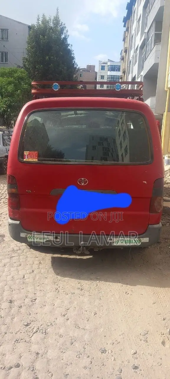 Toyota HiAce 1999 Red