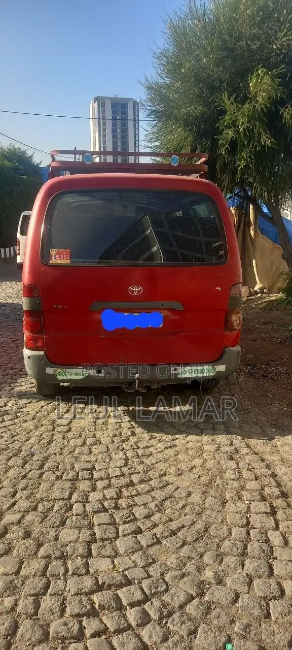 Toyota HiAce 1999 Red