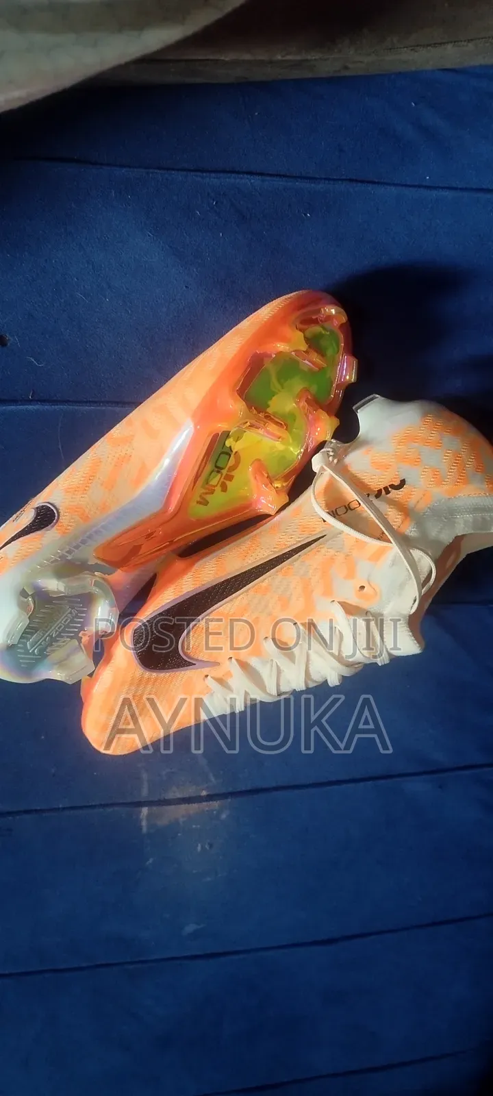 ታኬታ Football Boots
