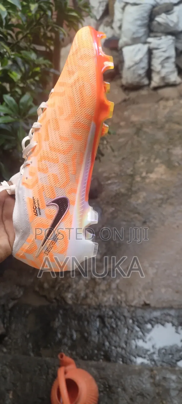 ታኬታ Football Boots