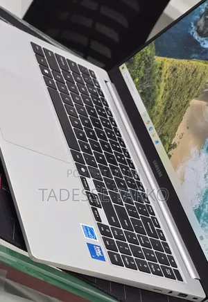 New Laptop Samsung Galaxy Book4 16GB Intel Core 7 SSD 512GB