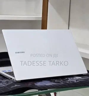 New Laptop Samsung Galaxy Book4 16GB Intel Core 7 SSD 512GB
