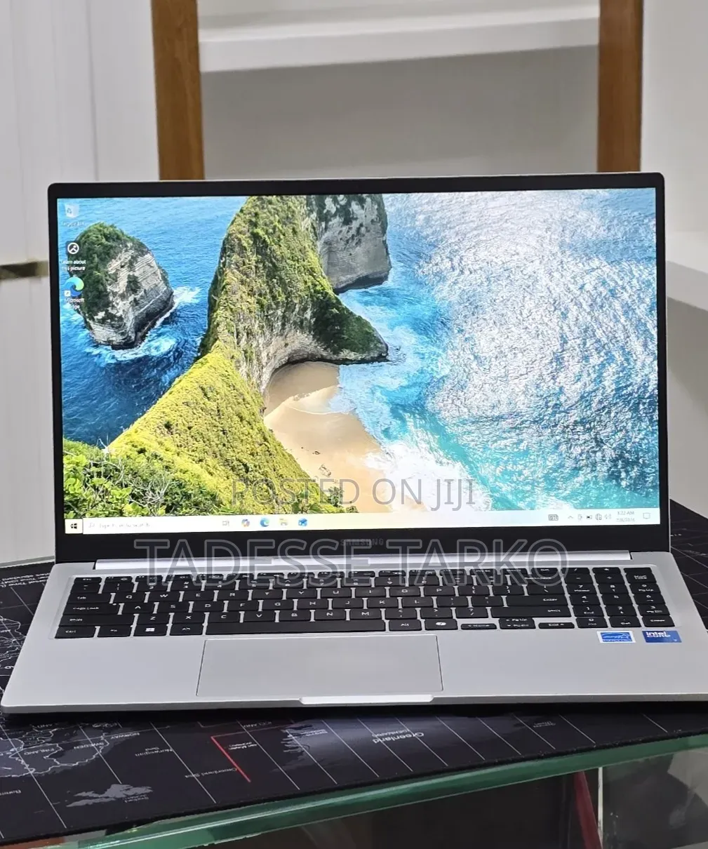 New Laptop Samsung Galaxy Book4 16GB Intel Core 7 SSD 512GB