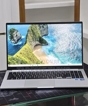 New Laptop Samsung Galaxy Book4 16GB Intel Core 7 SSD 512GB