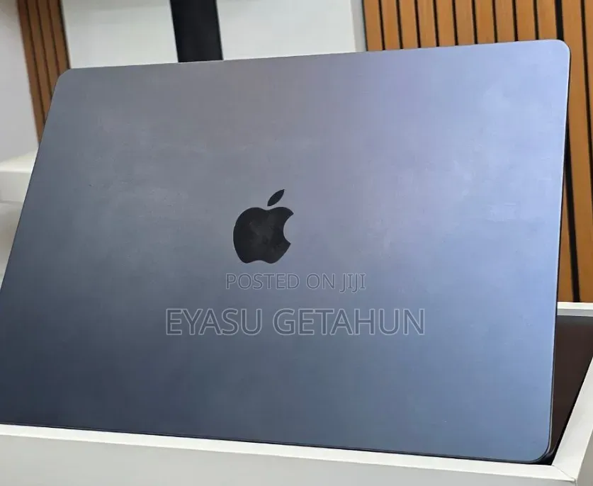 New Laptop Apple MacBook Air 2025 M4 16GB Apple M4 SSD 256GB
