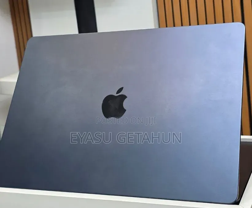 New Laptop Apple MacBook Air 2025 M4 16GB Apple M4 SSD 256GB