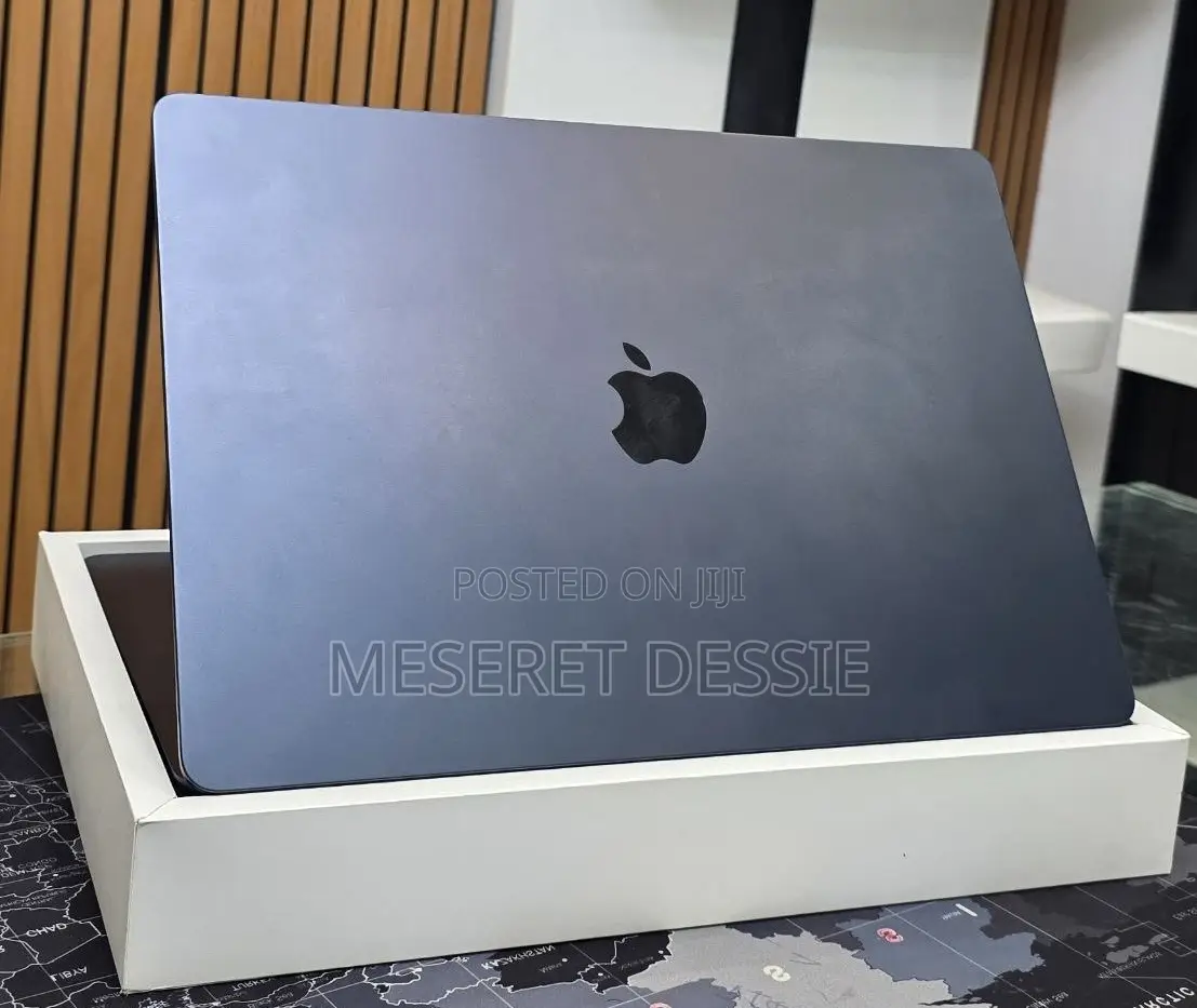 New Laptop Apple MacBook Air 2024 M3 16GB Apple M4 SSD 256GB