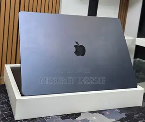 New Laptop Apple MacBook Air 2024 M3 16GB Apple M4 SSD 256GB