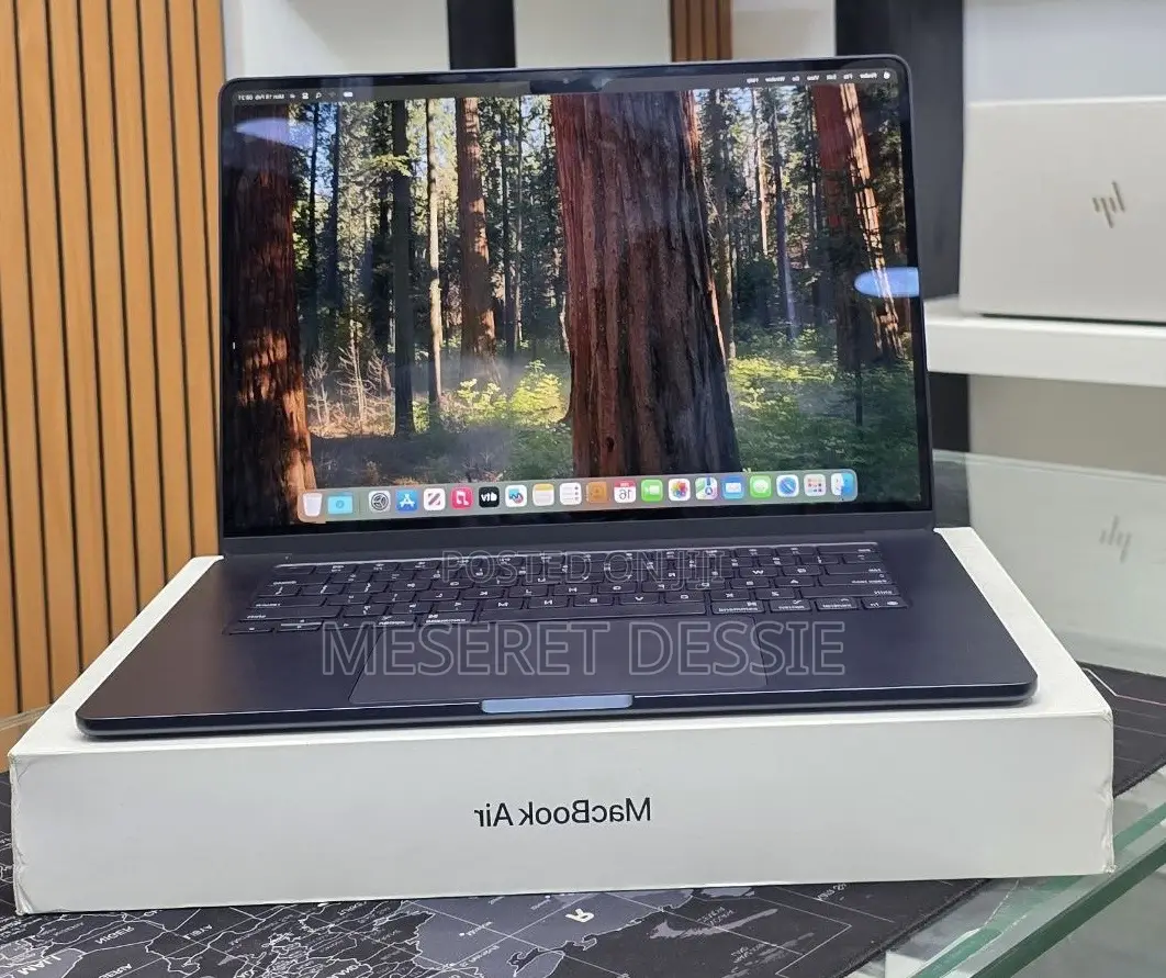 New Laptop Apple MacBook Air 2024 M3 16GB Apple M4 SSD 256GB