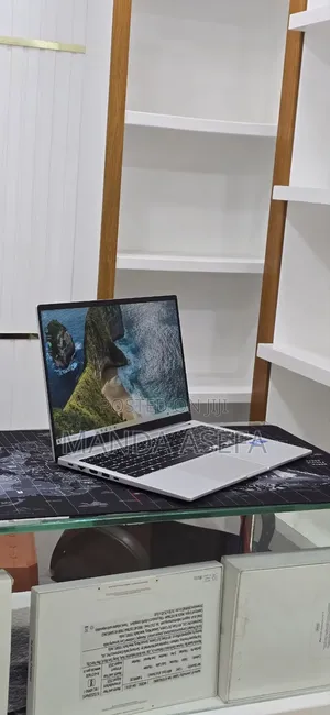 New Laptop Samsung 16GB Intel Core 7 SSD 512GB