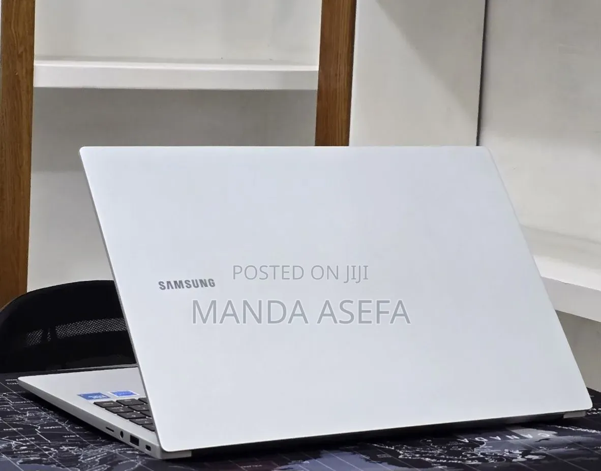 New Laptop Samsung 16GB Intel Core 7 SSD 512GB
