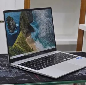 New Laptop Samsung Galaxy Book4 16GB Intel Core 7 SSD 512GB